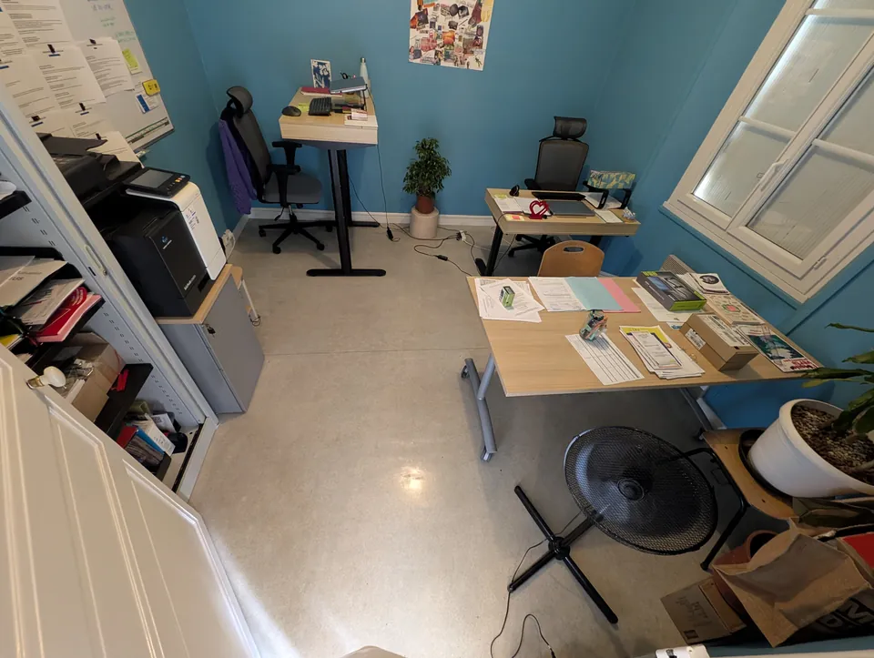 Entretien régulier d'un espace de travail administratif à Nantes